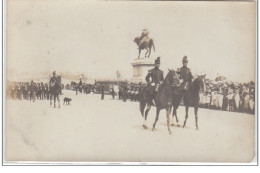 CHERBOURG : Carte Photo D'un Défilé Militaire Du 14 Juillet 1912 (date Précisée Au Dos D'une Des Cartes Photo) - état (u - Other & Unclassified