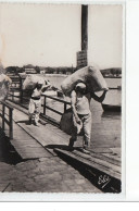 BORDEAUX - Types Bordelais - Les Porteurs De Farine - Carte Publicitaire Vêtements Faure - Très Bon état - Bordeaux