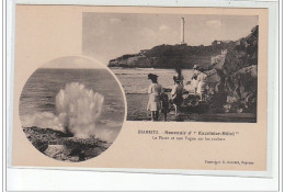 BIARRITZ - Souvenir D' Excelsior Hotel - Le Phare Et Une Vague Sur Les Rochers - Très Bon état - Biarritz