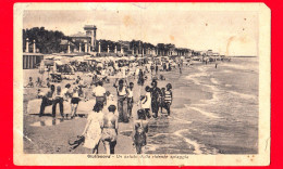 ITALIA - Abruzzo - Cartolina Viaggiata 1947 - Giulianova (Teramo) - Un Saluto Dalla Ridente Spiaggia 1947 Piega - Sonstige & Ohne Zuordnung