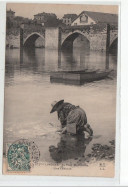 LIMOGES - Au Pont Saint Etienne - Une Laveuse - Très Bon état - Limoges