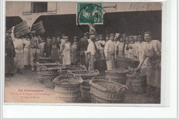 LA CHAMPAGNE - Travail De La Vigne - Les Vendanges - Pesage Du Raisin - Très Bon état - Autres & Non Classés