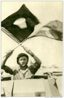 Guerre 1939-45. Cpa Photo Signalisation à Bras A Bord D'un Blindé Dans Le Désert De Tripolitaine , Du Tchad à Tunis. - Oorlog 1939-45