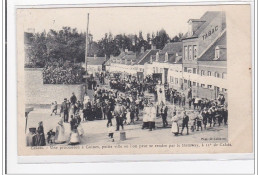 GUINES : Une Procession A Guines, Petite Ville Ou L'on Peut Se Rendre Par Le Tramway, A 11e De Calais - Tres Bon Etat - Guines