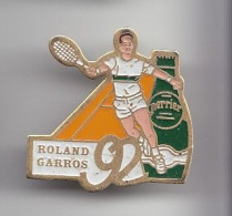 Pin's  Tennis Roland Garros 92  Bouteille De Perrier Réf 2544 - Tennis