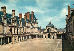 77 - Fontainebleau - Palais De Fontainebleau - Cour Ovale - Portique De Serlio Et Porte Du Baptistère - Carte Neuve - CP - Fontainebleau