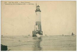 29 .n°40035 . Ile De Sein . Phare D Armen Commence En 1866 - Ile De Sein