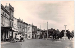 31 . N°50918 . Rieumes . Place De La Halle. Voiture - Andere & Zonder Classificatie