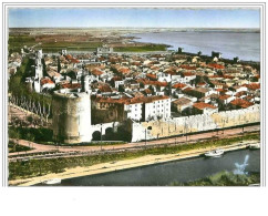 30.AIGUES MORTES.VUE GENERALE.LA TOUR DE CONSTANCE.EN AVION AU DESSUS DE...CPSM - Aigues-Mortes