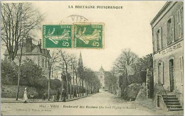 35.VITRE.BOULEVARD DDES ROCHERS (AU FOND L'EGLISE SAINT MARTIN).HOTEL GANDON-ROUSSEL.PLIE - Vitre