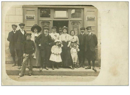 35.PLEINE FOUGERES.n°1199.CP PHOTO.PERSONNES DEVANT UN CAFE.RARE - Fougeres