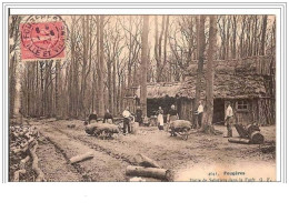 35.FOUGERES.HUTTE DE SABOTIERS DANS LA FORET. - Fougeres