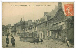 35.DOL DE BRETAGNE.LA GRANDE RUE ET LE BASSIN - Dol De Bretagne