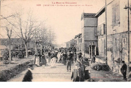 31  .  N° 203108  .  FRONTON.  UN COIN DU MARCHé ET LES ECOLES - Andere & Zonder Classificatie