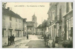 38.LES ABRETS.RUE GAMBETTA ET L'EGLISE.CAFE DU MARCHE.PATISSERIE.DARRAGO N.TABAC.CYCLES ET MOTOS MAGNAT-DEBON - Les Abrets