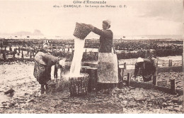 35 .n° 107114 . Cancale .metier .le Lavage Des Huitres .en L Etat . - Cancale