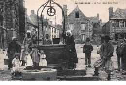 29 . N° 102948 .locronan .le Puits Banal De La Place .villageois . - Locronan