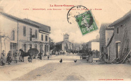 31 - N°69733 - BRAGAYRAC, Près RIEUMES - Intérieur Du Village Et L'Eglise - Autres & Non Classés