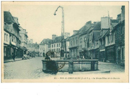 35.DOL DE BRETAGNE.n°13298.LA GRAND'RUE ET LE BASSIN - Dol De Bretagne