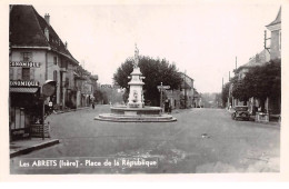 38 - N°75342 - LES ABRETS - Place De La République - Carte CPSM - Les Abrets