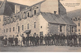 35 - FOUGERES - SAN31965 - En Grève - Les Gendarmes Au Quartier De Cavalerie - Fougeres
