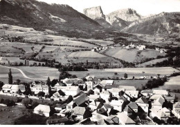 38 - MONESTIER DU PERCY - SAN23466 - Vue Générale Aérienne Et Le Mont Aiguille - CPSM 15X10,5 Cm - Other & Unclassified