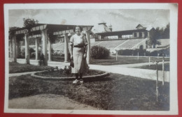 Ph Originale - Jeune Femme Posant Dans Un Grand Parc à Mendoza, Argentine, 1938 - Anonieme Personen