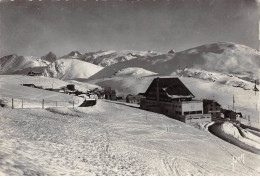 38 . N°kri10660 . Alpe D'huez . Le Village Et Les Champs De Neige  .n°i.b.3917 .   Edition Yvon . Sm 10X15 Cm . - Andere & Zonder Classificatie