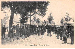 36 - ISSOUDUN - SAN52697 - Un Jour De Foire - Issoudun