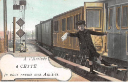 34 - SETE - SAN56964 - A L'Arrivée à Cette, Je Vous Envoie Mes Amitiés - Train - Sete (Cette)