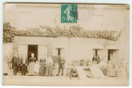 39 - N°88294 - Personnes Devant Une Grande Maison - Carte Photo - Autres & Non Classés