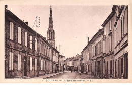 33 - COUTRAS - SAN65259 - La Rue Gambetta - Sonstige & Ohne Zuordnung