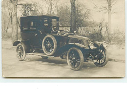 Carte Photo - Chauffeur Au Volant D'une Voiture Renault - PKW