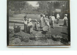 BIRMANIE - MYANMAR - Bhamo - Scèna Di Campagna  (photo Format 9 * 11,8 Cm) - Myanmar (Birma)