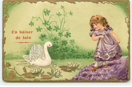 Carte Gaufrée - Un Baiser De Loin - Fillette Avec Un Cygne - Andere & Zonder Classificatie