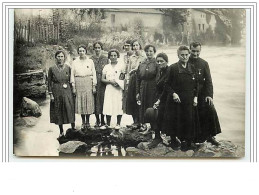 LOURDES Photo De Femmes Avec Un Prêtre - Lourdes