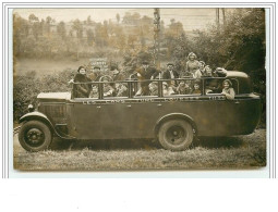 LOURDES Photo De Groupe Dans Un Car Turc Texte Intéressant Au Dos Sur L'élaboration De Ces Cartes Souvenirs - Lourdes