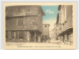 SAINT-RAMBERT-SUR-LOIRE Place De La Paix Avec Habitations Du XVè Siècle - Autres & Non Classés