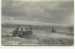 OUDJDA - Militaires Avec Mitrailleuse Hotchkiss (Carte Photo) - Other & Unclassified