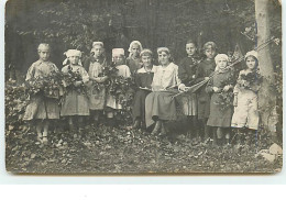 HARDTWALD - RPPC- Photo De Deux Jeunes Femmes Entourées De Fillettes - Otros & Sin Clasificación