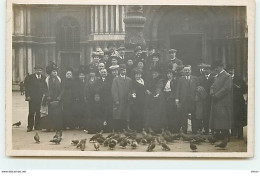 VENISE - Carte-Photo - Groupe Avec Des Pigeons - Venezia (Venedig)