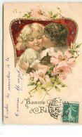 Carte Gaufrée - Bonne Fête - Deux Enfants S'embrassant - Other & Unclassified