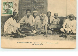 VIET-NAM - Pénitencier - Iles Poulo-Condore - Egreneurs De Poivre Et Décortiqueurs De Café à La Porte Du Bagne - Vietnam