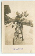 Cyclisme - André Godinat - Cycliste Portant Un Bouquet De Fleurs - Vélodrome - Cycling