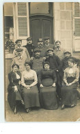 Carte-Photo Famille Huguet Et Métallurgistes Pensionnaires - To Identify