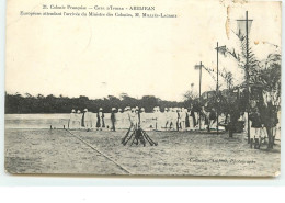 ABIDJEAN - Européens Attendant L'arrivée Du Ministre Des Colonies, M. Milliès-Lacroix - Costa De Marfil