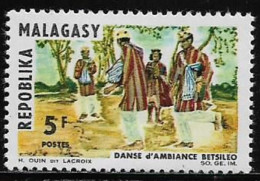 MADAGASCAR 1966 - MALAGASY - DANZAS - YVERT 423** - Madagaskar (1960-...)