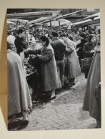 Italia Foto  ROMA  Market CAMPO DEI FIORI 1957. 118x90 Mm. - Europe