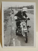 Policeman With Motorcycle POLIS. To Identify. Sweden?  120x90 Mm - Europa