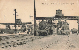 AULNOYE - La Gare, Vue Partielle Du Dépôt. - Gares - Avec Trains